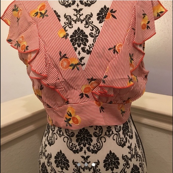 Ruffle crop Top - Red with Oranges 🍊 - Picture 7 of 8